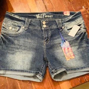 Super cute Wallflower denim shorts. Size 15.